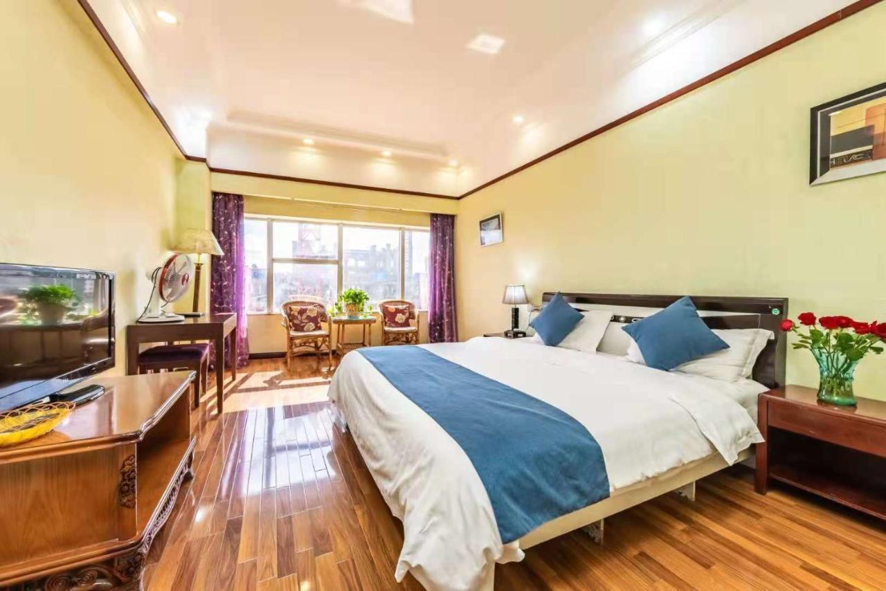 Ha Luo Hotel Kunming Bagian luar foto