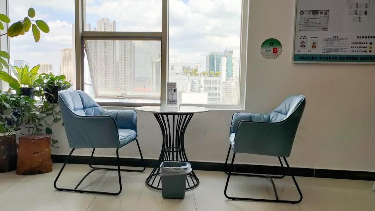 Ha Luo Hotel Kunming Bagian luar foto