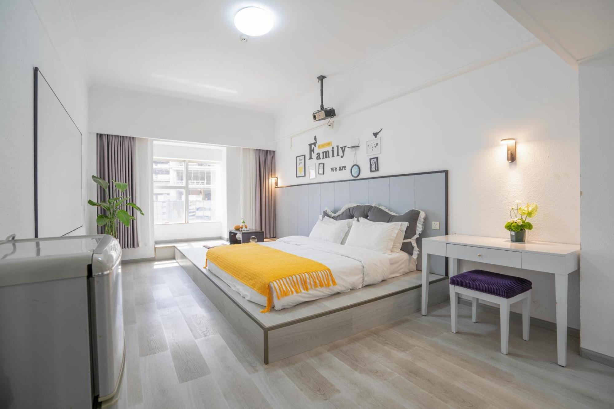 Ha Luo Hotel Kunming Bagian luar foto